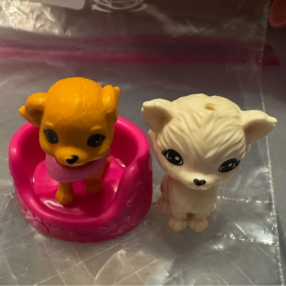 Barbie Stacie pets Taffy pup & Serafina cat W/ princess bed